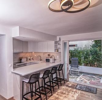 Voula House | LIVAS Athens Voula garden bungalow