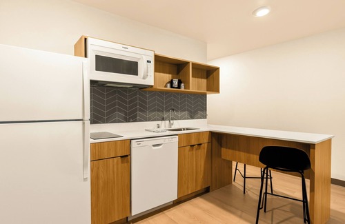 South Richland Hotel | LivAway Suites Tri-Cities- Richland