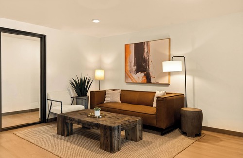 South Richland Hotel | LivAway Suites Tri-Cities- Richland