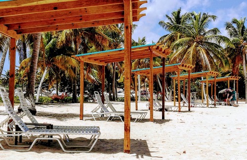 Testman Boat Rental | Live aboard the Tradewinds trawler at Green Cay Marina.