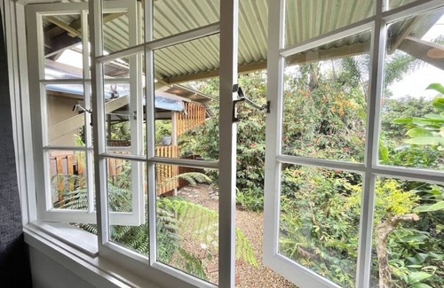 Kuranda House | Live in Kuranda Village | Lush garden | Balcony dining
