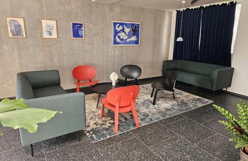 Chodov Apartment | LIVE-INN PRAGUE COZY SUITE FOR 1-4 GUESTS, 20 Mins to center, Lift, Gym, Reception, Parking, Roof Terrace, Game & Party