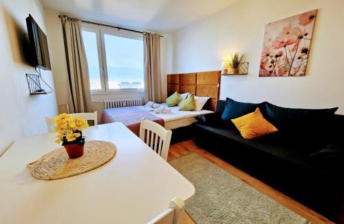 Chodov Apartment | LIVE-INN PRAGUE SUPERIOR SUITE FOR 1-4 GUESTS, 20 Mins to center, Lift, Gym, Reception, Parking, Roof Terrace, Game & Party Room