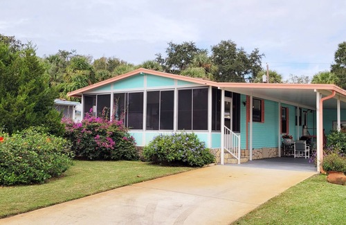 Edgewater House | Live it up "Florida Style" with an included golf cart.