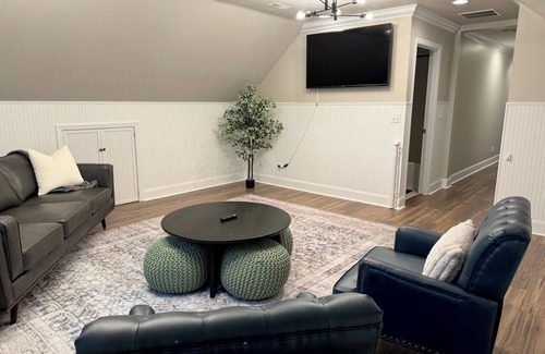 Bozeman House | Live large in 4,000 sq ft house on large lot with 30 foot pine trees