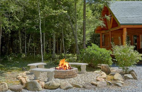 Cosby Apartment | Live, Laugh, Love Pool Lodge