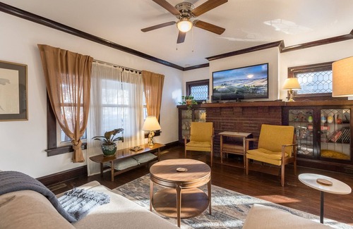 Detroit - Shoreway Apartment | Live like a local in the historical Detroit Shoreway, right at the Gordon Square