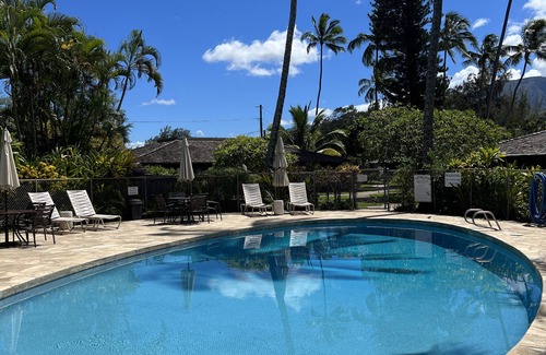 Waialua Condo | Live like a Local. Stay at a Beautiful Boutique Get Away Mokuleia Beach Colony
