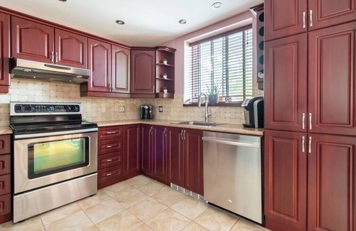 Hochelaga-Maisonneuve Apartment | Live like a Montrealer in this 3-bedroom home!