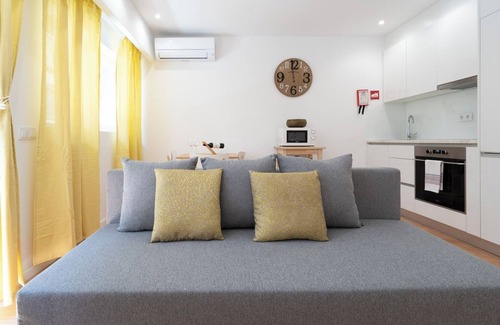 Vila Nova de Gaia Apartment | Live like a local in the heart of GAIA! Luminous is the word that best.