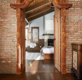 Lac-Superieur Ski Chalet | Live like the King of the Hill