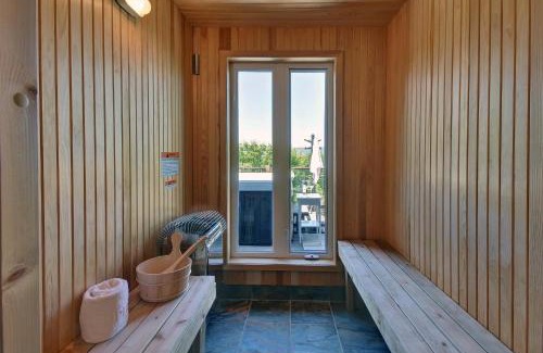 Lac-Superieur Ski Chalet | Live like the King of the Hill