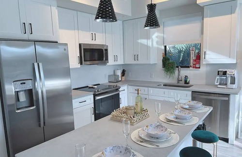 West Palm Beach Apartment | Live lux nearby the beach and downtown WPB/Gym/Ev