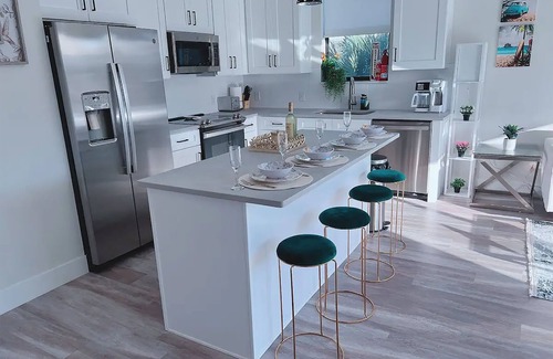 West Palm Beach Apartment | Live lux nearby the beach and downtown WPB/Gym/Ev