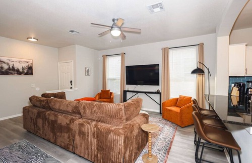 Austin House | Live Music | BBQ | Games | Patio | Gym Equipment