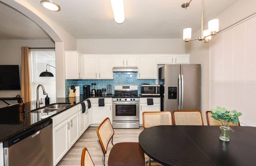 Austin House | Live Music | BBQ | Games | Patio | Gym Equipment