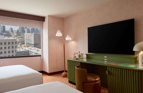 Red River Cultural District Hotel | Live Music Capital | Sightseeing. Outdoor Pool