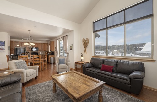 Winter Park Condo | Live Music Views & Pool Oasis in Hideaway Park!