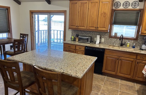 Lampasas Cabin | Live Oak Cabin - a charming 2-bedroom cabin at a ranch in Lampasas, Texas