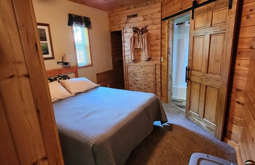 Chief Lake Resort | Live Oak Cabin- Cabin on the Chippewa Flowage within a Resort