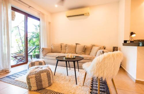 Puerto Aventuras House | Live the Bohemian Style Surrounded by Greenery