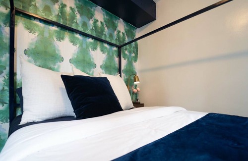 East Orange Apartment | "Live the City Life in Style: Unforgettable Urban Retreat Awaits!