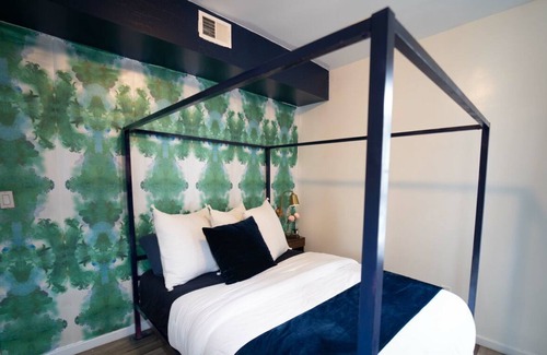 East Orange Apartment | "Live the City Life in Style: Unforgettable Urban Retreat Awaits!