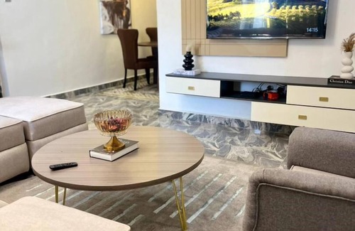 Asokoro Apartment | Live the luxury life you deserve! 2-bedroom apartment in Abuja with AC, WiFi.