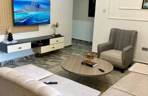 Asokoro Apartment | Live the luxury life you deserve! 2-bedroom apartment in Abuja with AC, WiFi.