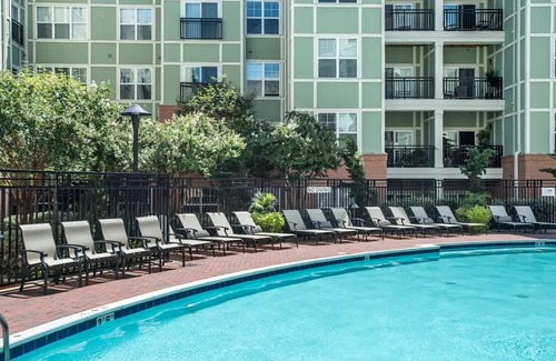 Eisenhower East Apartment | Live Well | Relax | Cozy | Old Town | 2 Bedrooms