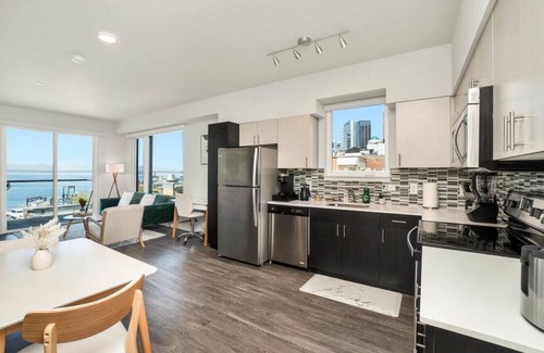 Downtown Seattle Apartment | Live & Work! Best Views in Prime DT Fast Wi-fi