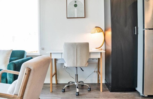 Downtown Seattle Apartment | Live & Work! Best Views in Prime DT Fast Wi-fi