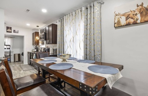 Manchester House | Lively Bungalow Retreat Near Belle Isle, RVA!