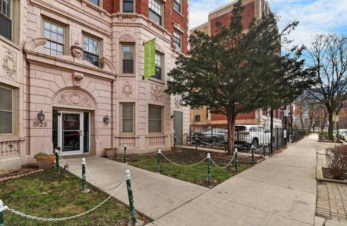 Hyde Park Apartment | Lively & Fully Furnished 1BR Apartment - Kenwood 408