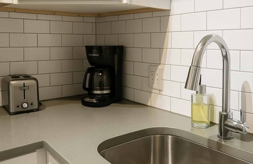 Hyde Park Apartment | Lively & Fully Furnished 1BR Apartment