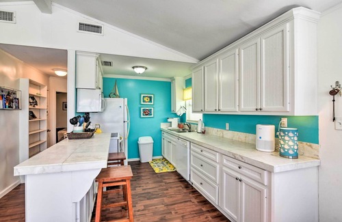 Terramar Beach House | Lively Galveston Home w/Deck & Beach Views!