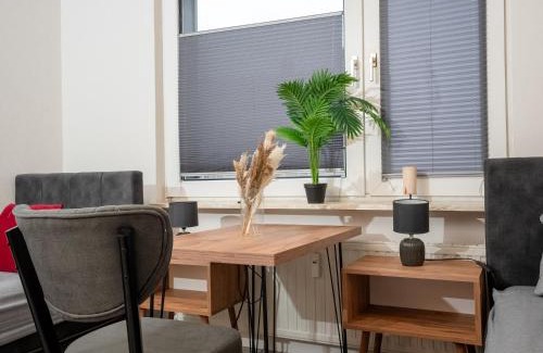 Marxloh Apartment | Livemore24 - Apartment 2 in Duisburg WLAN - Smart-TV - 24-7 Check-in und Küche