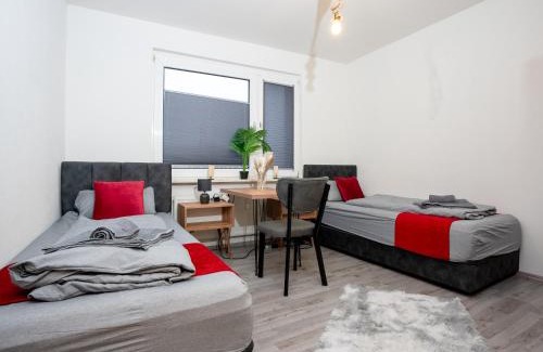 Marxloh Apartment | Livemore24 - Apartment 2 in Duisburg WLAN - Smart-TV - 24-7 Check-in und Küche