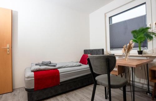 Marxloh Apartment | Livemore24 - Apartment 2 in Duisburg WLAN - Smart-TV - 24-7 Check-in und Küche