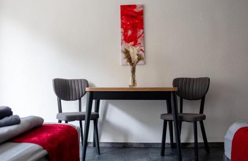 Marxloh Apartment | Livemore24 - Apartment 4 in Duisburg WLAN - Smart-TV - 24-7 Check-in und Küche