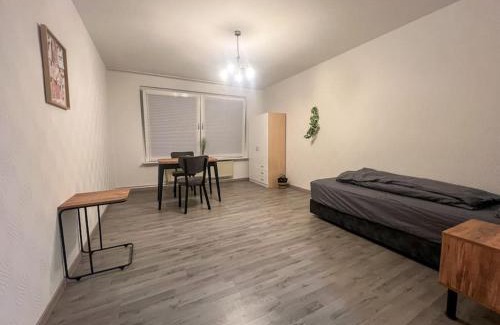 Marxloh Apartment | Livemore24 - Apartment 5 in Duisburg WLAN - Smart-TV - 24-7 Check-in und Küche