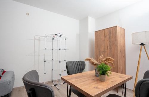 Marxloh Apartment | Livemore24 - Space in Duisburg WLAN - Smart-TV - 24-7 Check-in und Küche