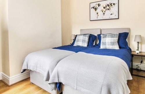 Warrington House | Liverpool City Centre House with Parking & Wifi