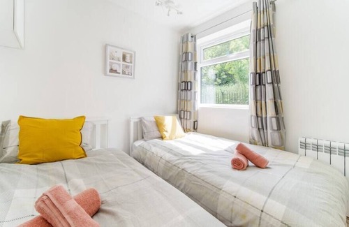 Luton Apartment | Livestay 2 Bed Apt*FREE Parking*Long Stay Discount