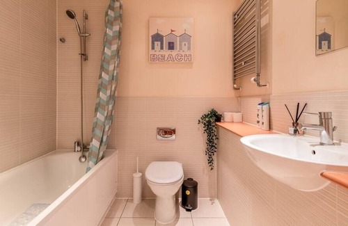 Newhaven Apartment | Livestay 2Bed 2Bath Harbourside Apt/Free Parking