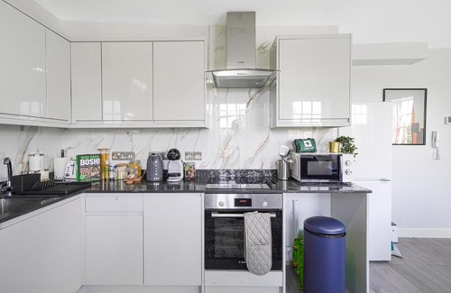 Chiswick Apartment | LiveStay - London Chiswick Apartments with Free Parking