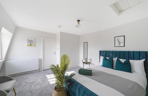 Chiswick Apartment | LiveStay - London Chiswick Apartments with Free Parking