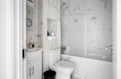 Aylesbury Apartment | Livestay Modern Two Bed Apartment in Aylesbury17