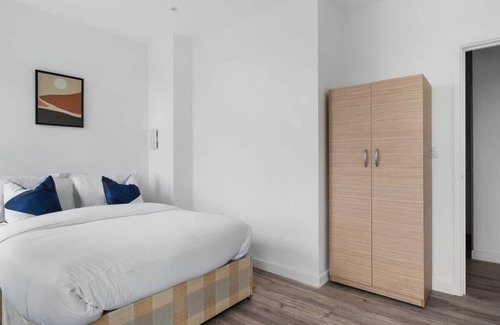 Aylesbury Apartment | Livestay Modern Two Bed Apartment in Aylesbury17