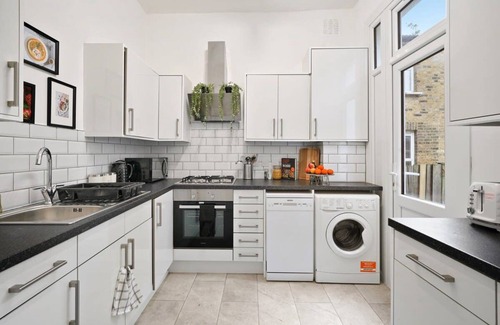 Harlesden House | Livestay Stylish Two Bed House with Private Garden